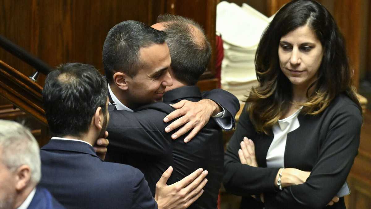 Immagine di Caro Giggino ti scrivo. Le lettere (quasi) d'addio di chi rimane nel M5s