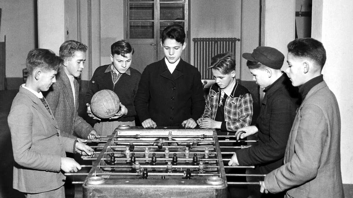Immagine di L'Italia è una Repubblica democratica fondata sul calciobalilla