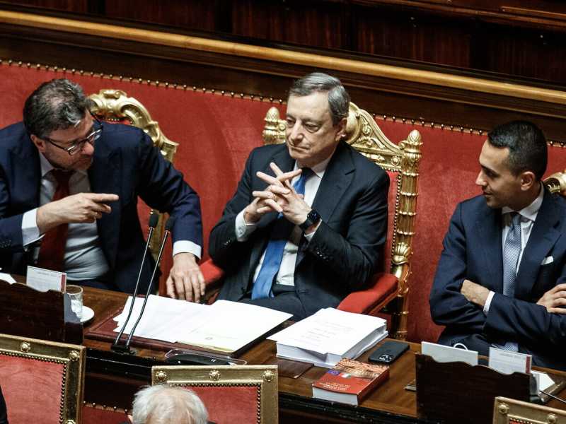 La Lega di governo è pronta a tutto per difendere Mario Draghi. Le spine di Letta