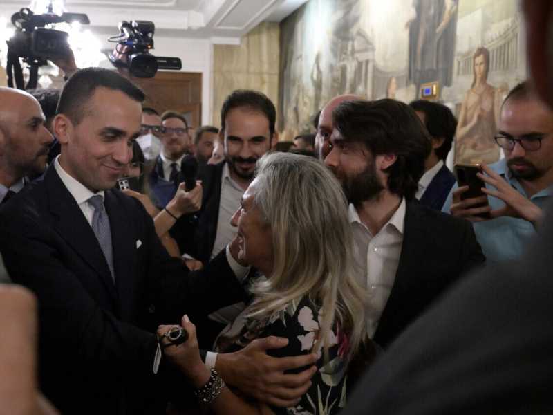 "Meno social, più giornali e tv". Il gruppo di Di Maio si butta sui vecchi media