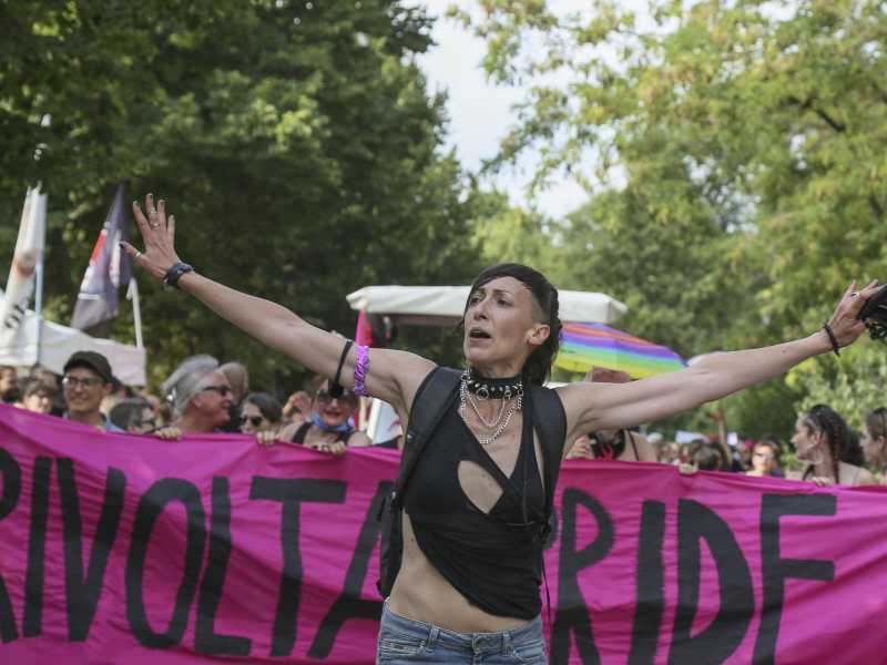 Bologna inclusiva che esclude. Volete combattere gli abusi nelle forze dell’ordine? Portate i poliziotti gay al Pride