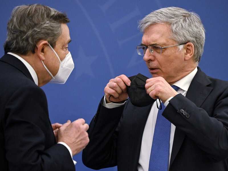 Mario Draghi e Daniele Franco (Ansa)
