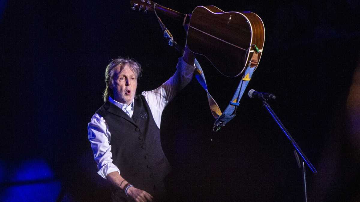 Immagine di McCartney che duetta con Lennon in video è una sfida ingiusta al tempo