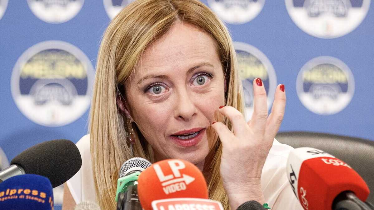 Immagine di Salvini e Meloni già litigano per Lombardia e Sicilia. E il Cav. striglia i due "ragazzotti"