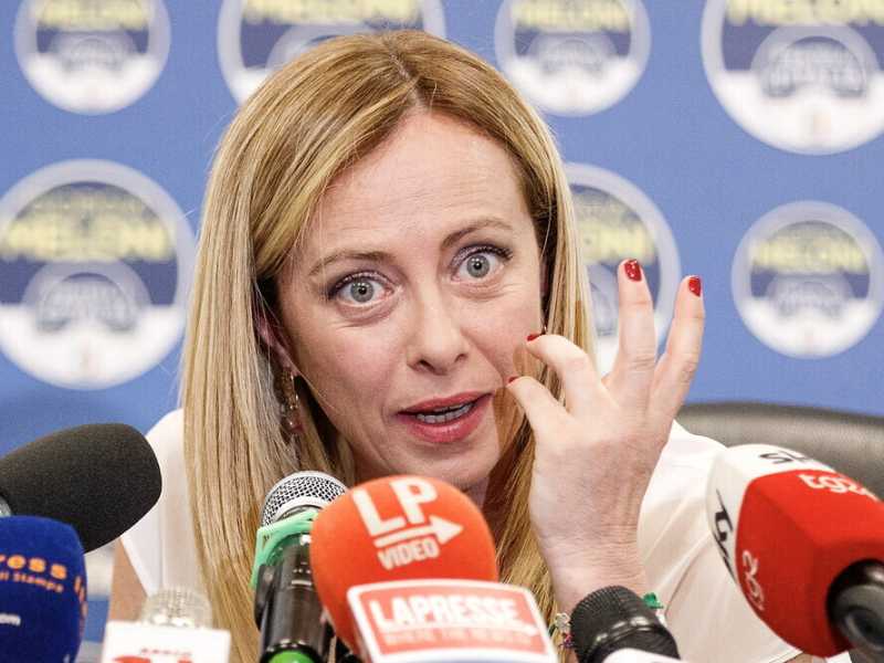 Salvini e Meloni già litigano per Lombardia e Sicilia. E il Cav. striglia i due "ragazzotti"