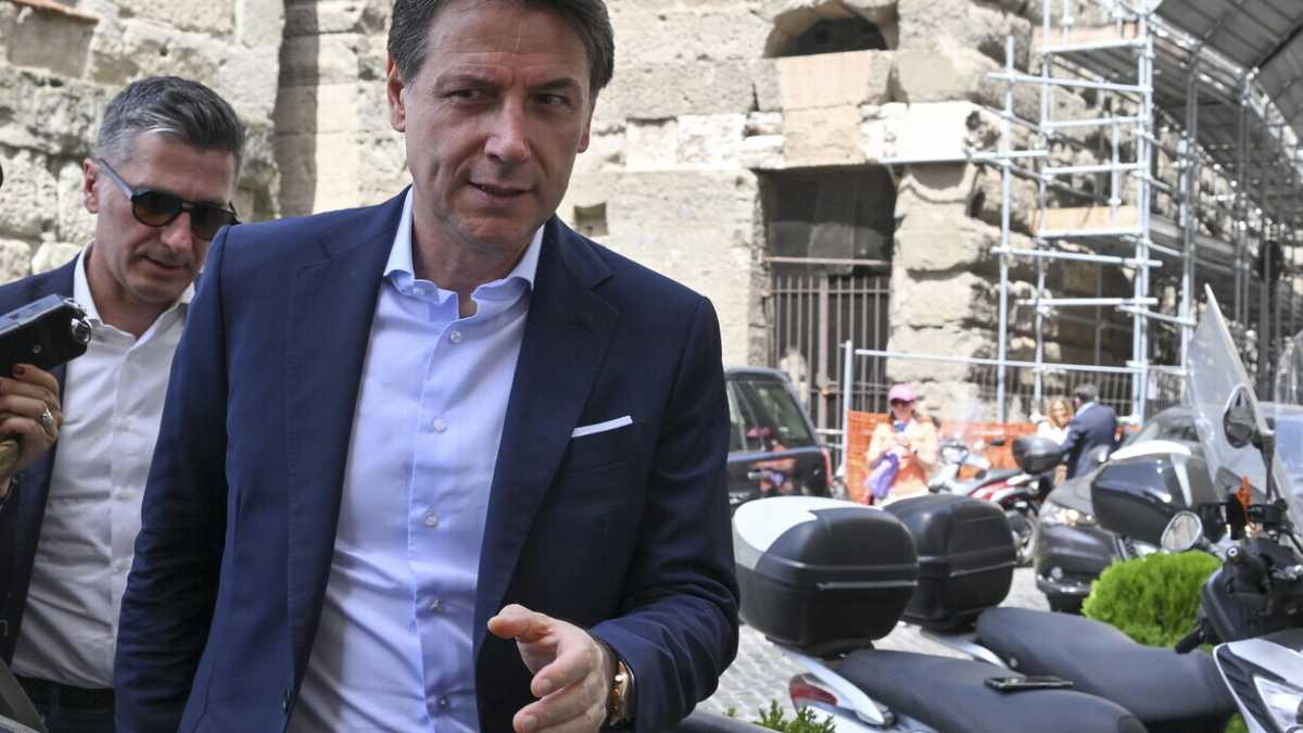 Immagine di Conte attacca Draghi. "Noi al governo per difendere gli italiani, non lui"