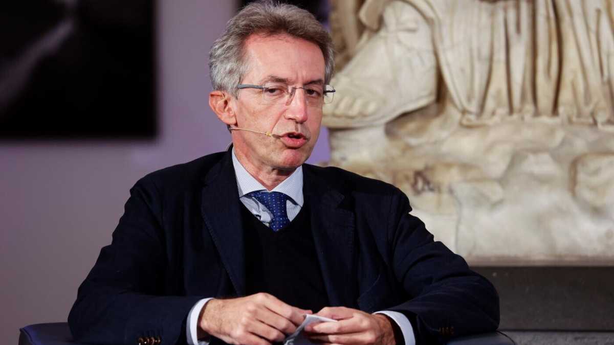 Immagine di Gaetano Manfredi, dal suo “campo largo”, osserva i movimenti centristi