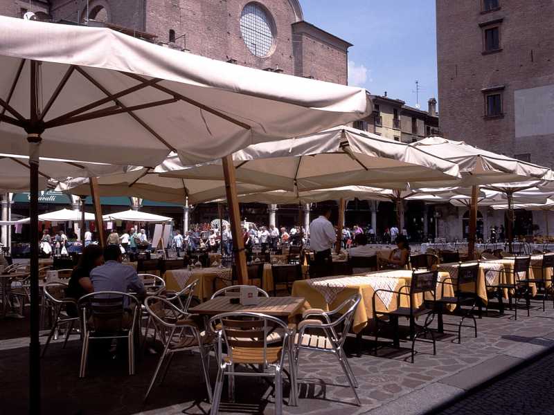 Dagli autisti di Brescia ai camerieri di Mantova, storie di ordinario mismatching