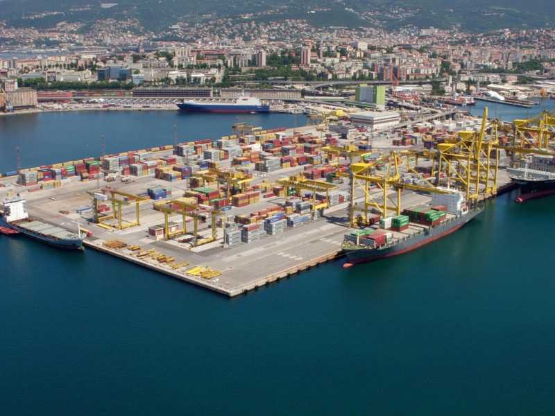  Il porto di Trieste (foto Ansa)