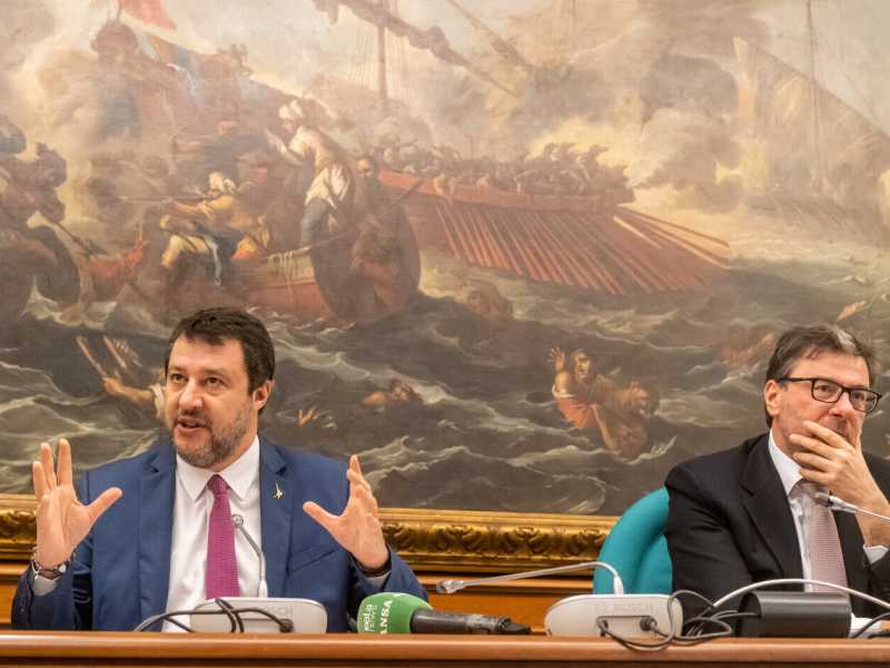 Giorgetti e Garavaglia pensano alle dimissioni, poi ci ripensano. Ma nella Lega è tregua armata