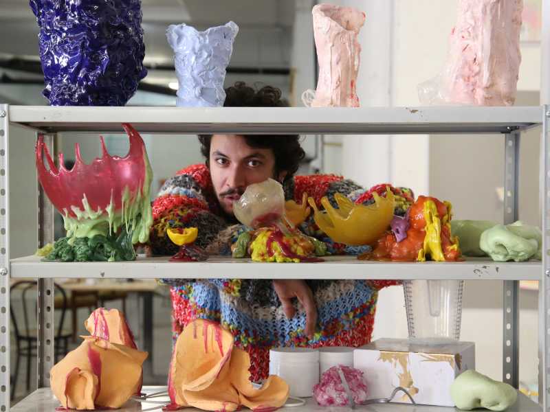 A Centocelle una carrozzeria diventa atelier di sei artisti: "Il nostro è un mix tra Roma e l'arte internazionale"