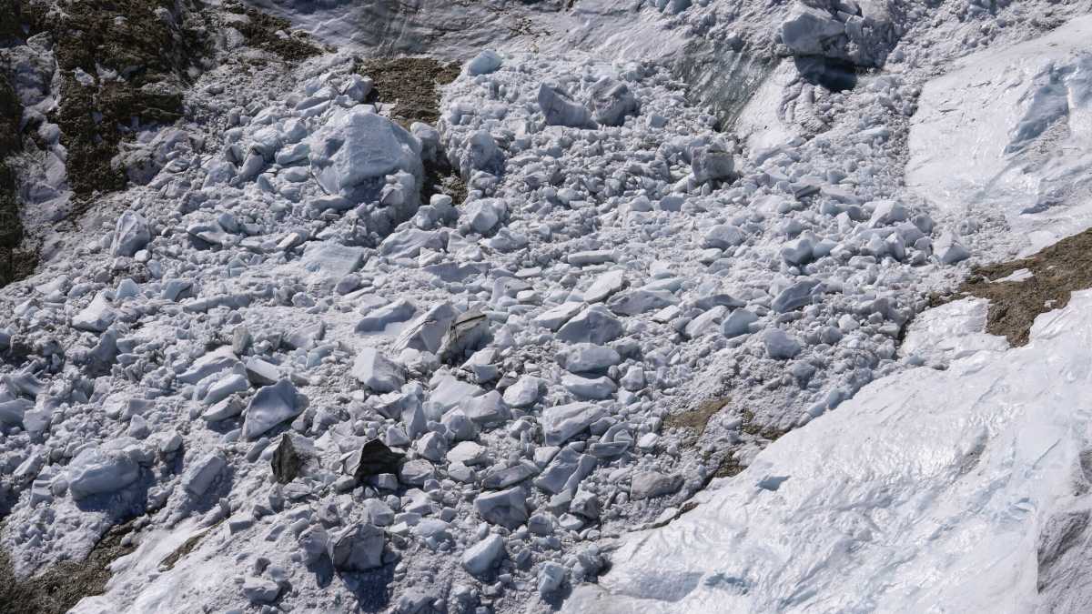 Immagine di Marmolada e Donbas, ovvero la natura lampo e la guerra lenta