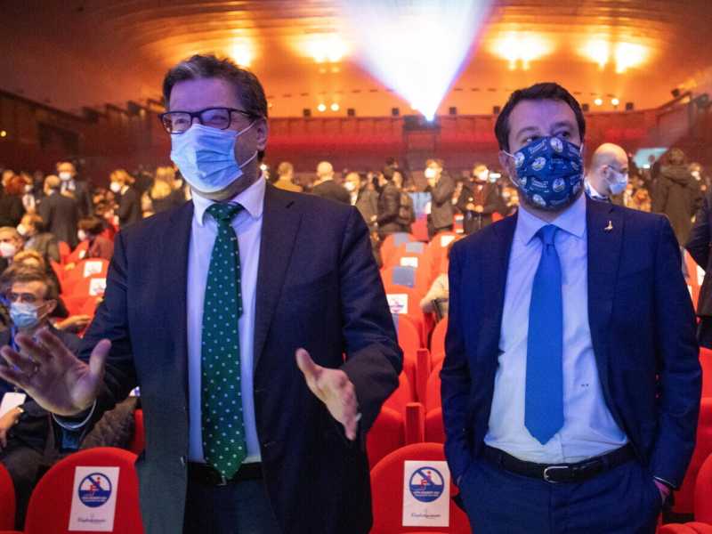 Salvini esclude la crisi. "Ma il problema è chi circonda Matteo", dice Giorgetti