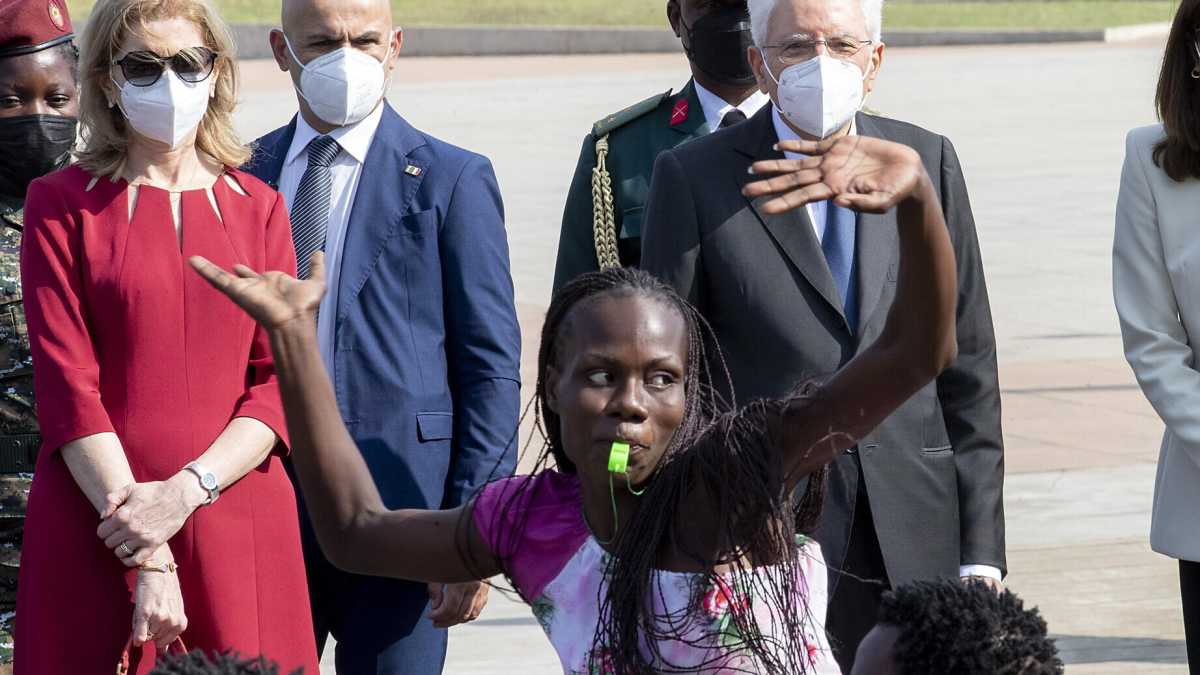 Immagine di Cosa si scopre in un pomeriggio in Mozambico inseguendo Mattarella