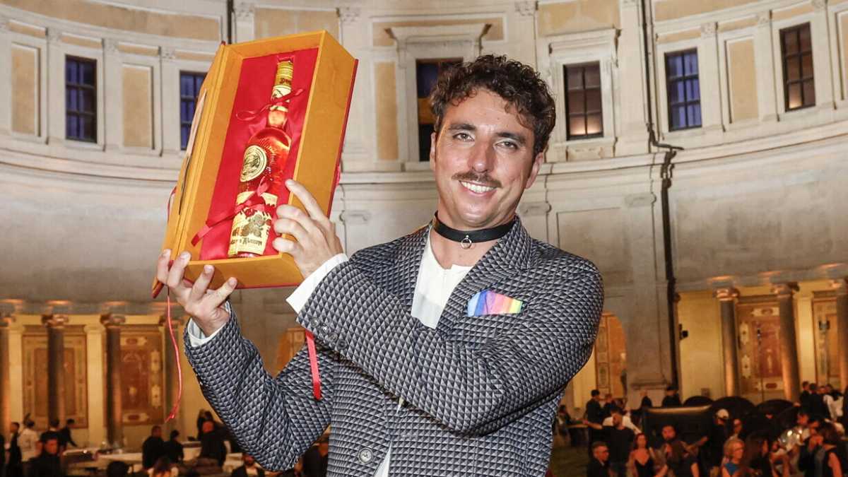 Immagine di Lo Strega a Desiati, che trionfa anche nel look