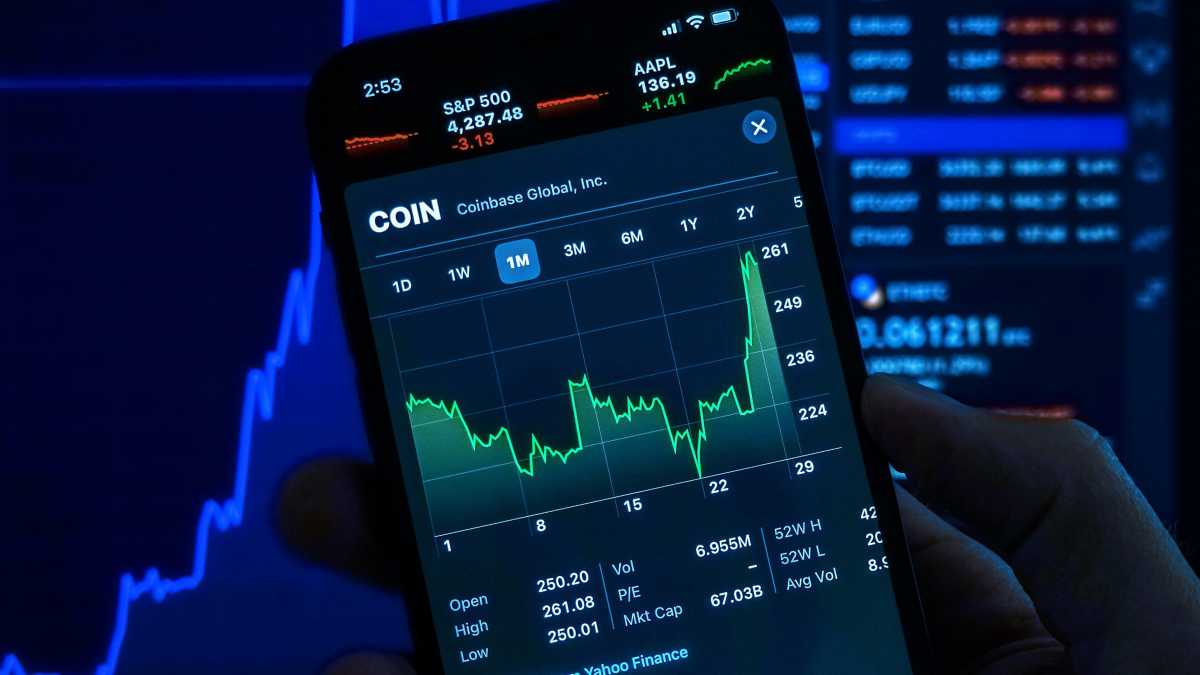 Immagine di TikTok e criptovalute. Questa è l’estate della regulation sui fenomeni tech