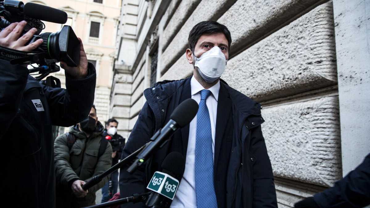 Immagine di Anche l'Italia pensa alla quarte dose per gli over 60. Speranza: "Cautela, non nuove regole"