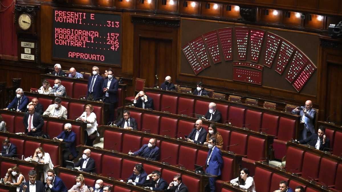 Immagine di Sul Decreto aiuti i grillini si astengono e Berlusconi batte un colpo