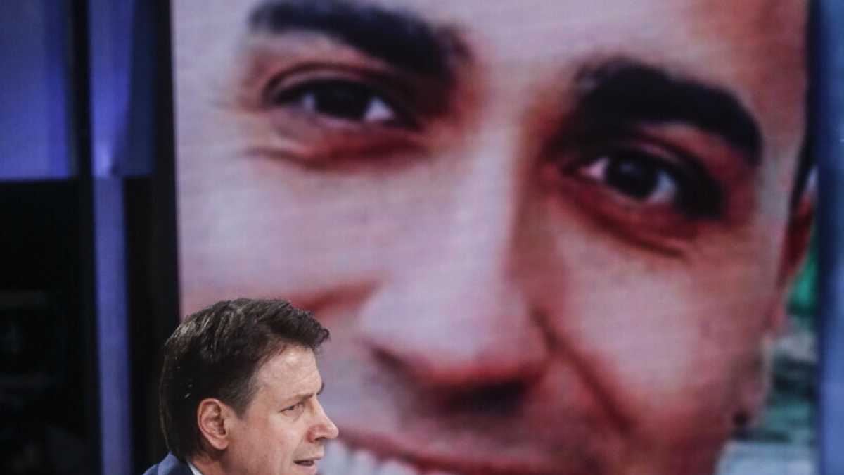 Immagine di Di Maio si specchia nelle nomine, mentre Conte spera in Draghi: "Risposte o esco"