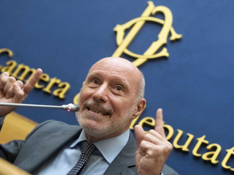 De Falco: "Io, cacciato perché uscii durante la fiducia: ora Conte espella il M5s"