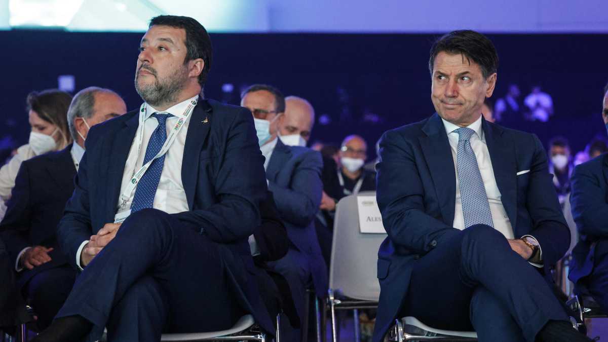 Immagine di M5s e Lega in calo nei sondaggi. Meloni resta al vertice, il Pd cresce