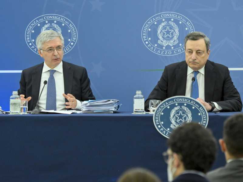 Daniele Franco e Mario Draghi (Ansa)