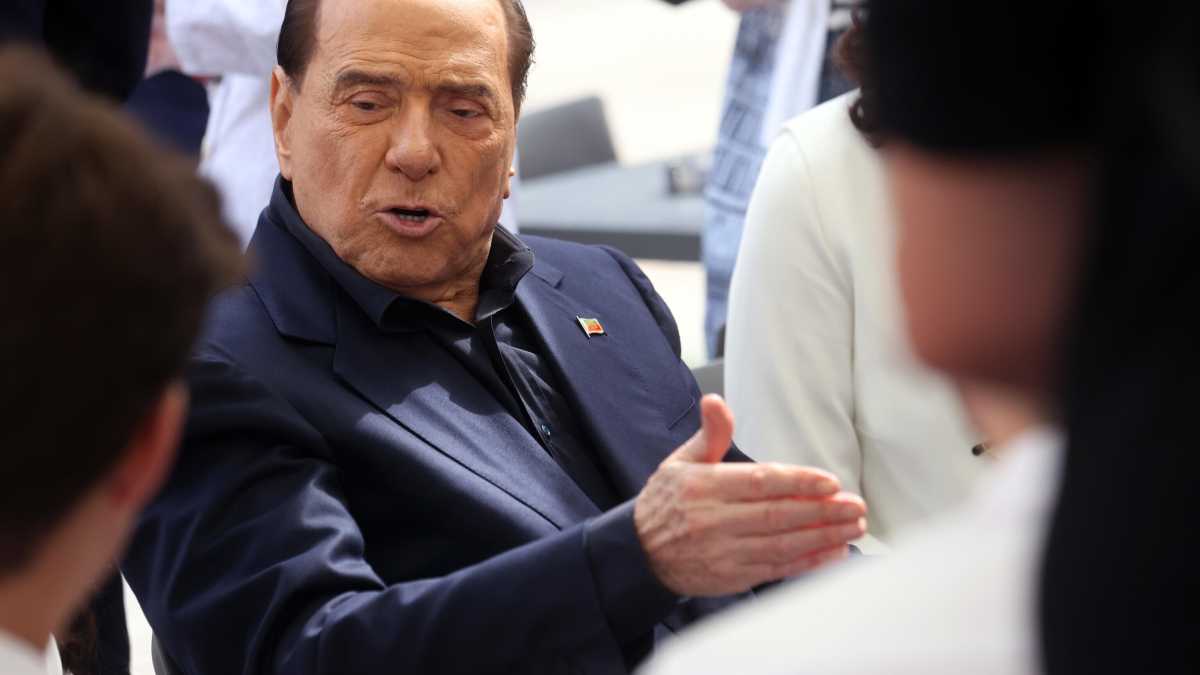 Immagine di Berlusconi: "Avanti con Draghi, anche senza i 5 stelle"