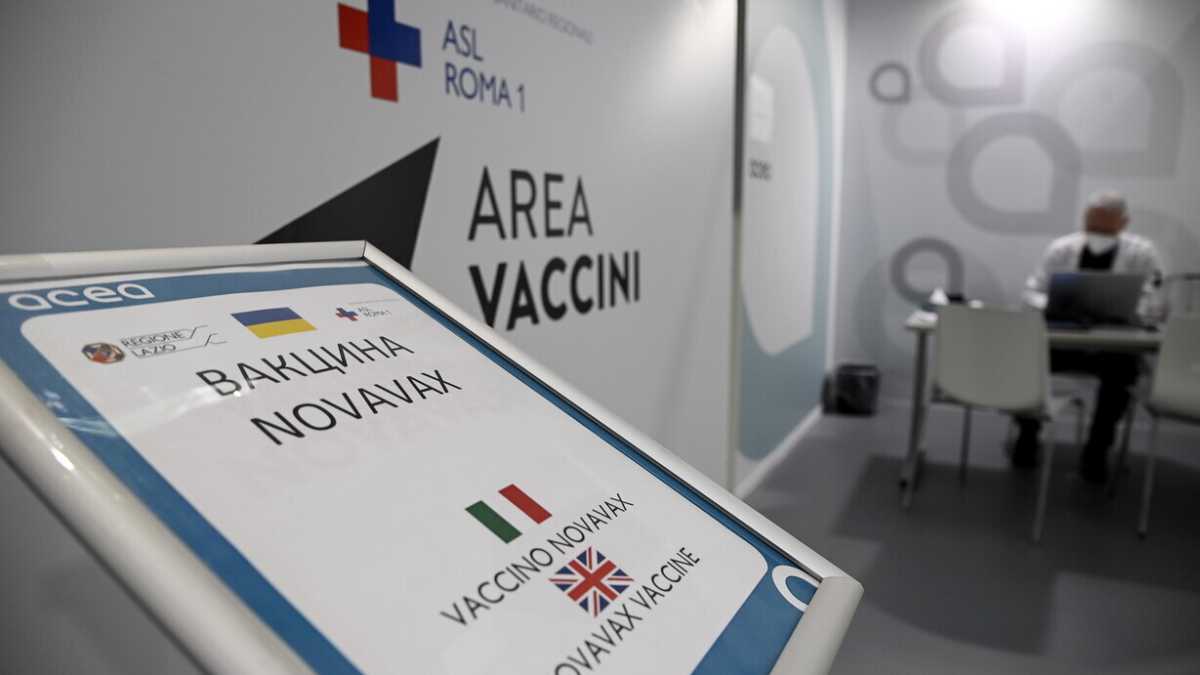 Immagine di Vaccini, via alle prenotazioni per la quarta dose