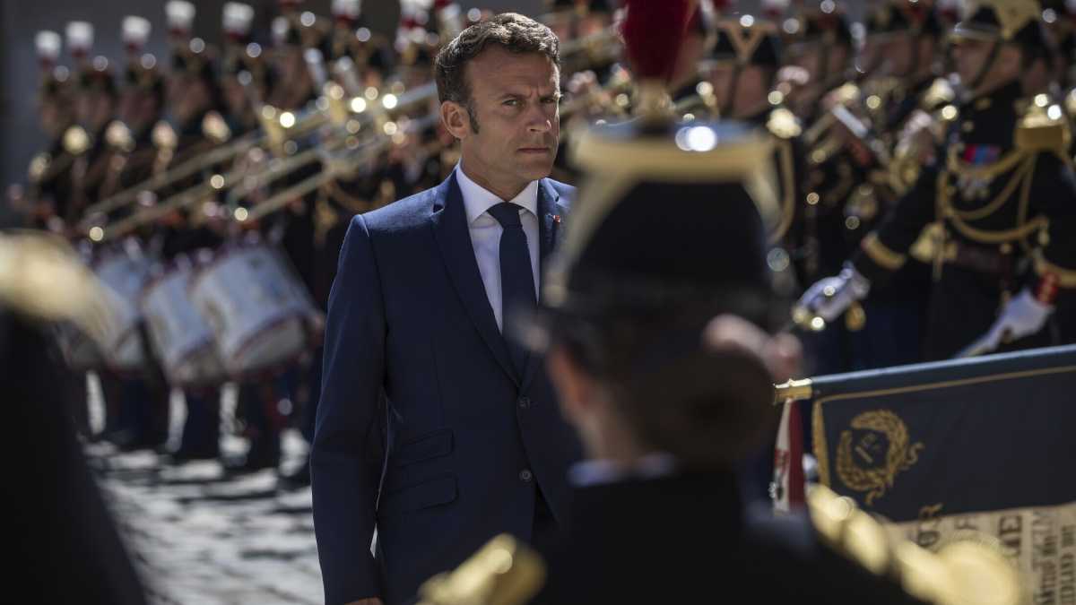 Immagine di Macron in ostaggio di un'opposizione unita