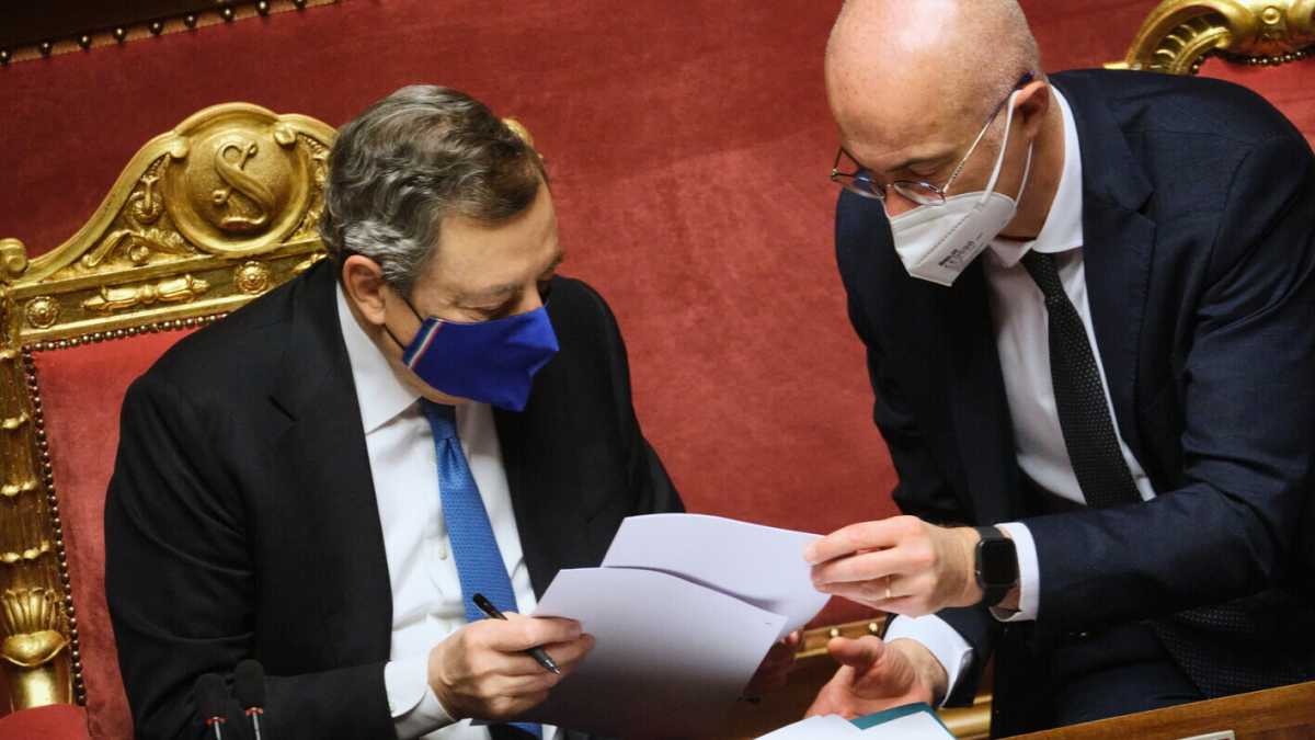 Immagine di 7 minuti per evitare la crisi di governo. La telefonata a vuoto di D'incà a Draghi