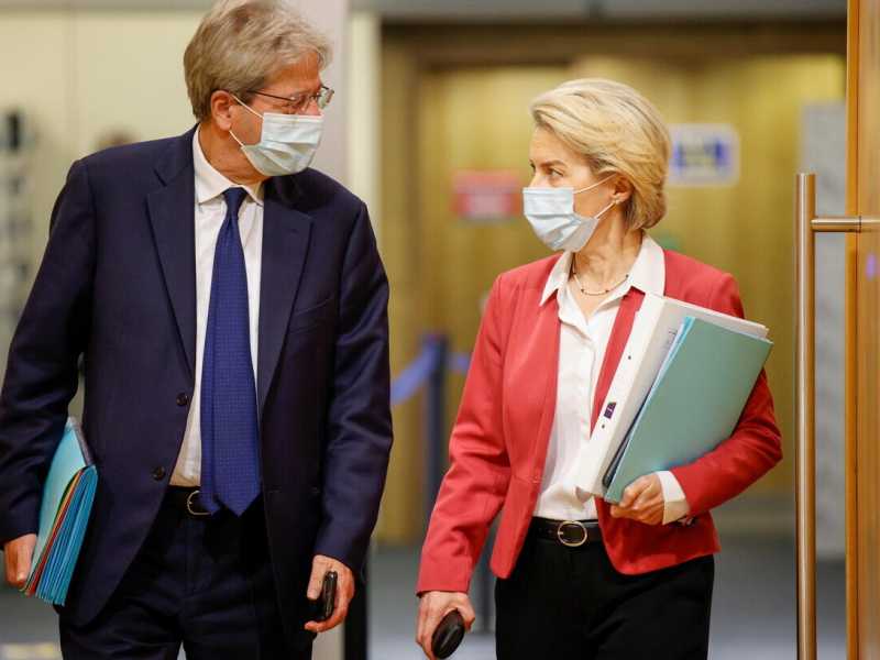 Paolo Gentiloni e Ursula von der Leyen (Ansa)