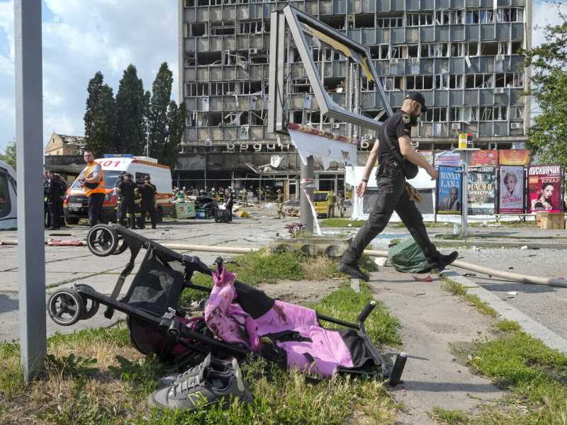 Un altro attacco russo contro i civili in Ucraina. “Se non è terrorismo questo allora cos’è?”