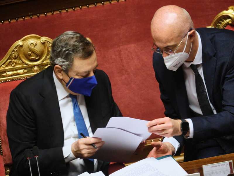 Mario Draghi e Federico D'Incà (LaPresse)