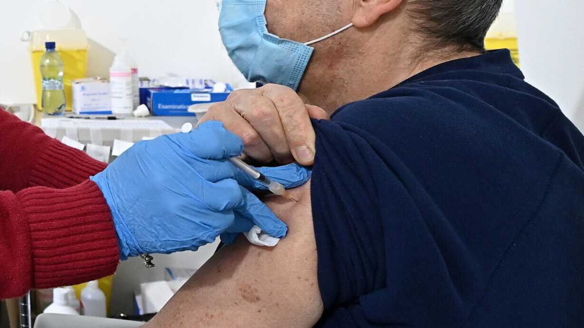 Immagine di “I vaccini alterano il Dna”? Tutte le bugie della giudice no vax di Firenze