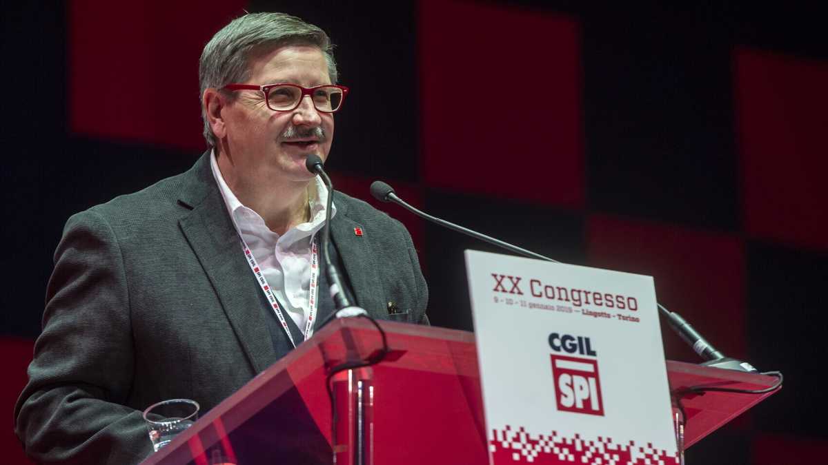 Immagine di Cgil con Draghi. "Il premier vada avanti. 5s primi responsabili della crisi" dice il segretario dello Spi