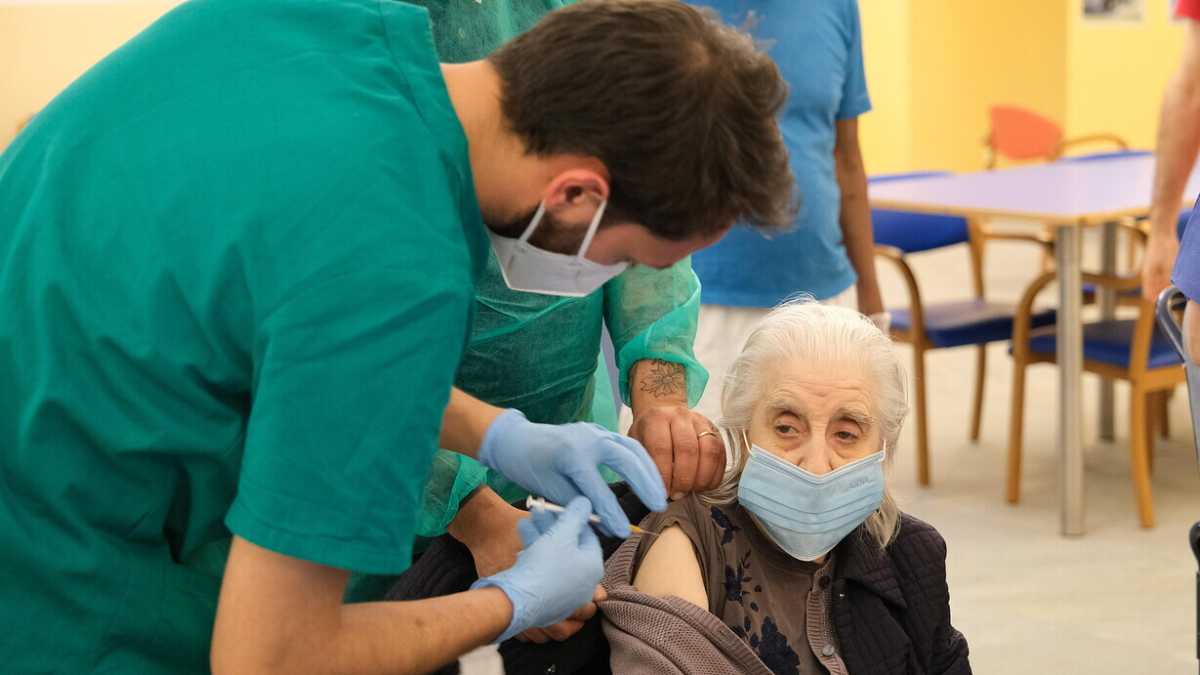 Immagine di I fragili esclusi dalla quarta dose