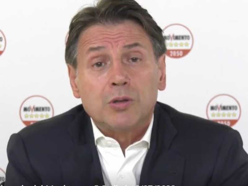 Conte: "Non tiriamo Draghi per la giacchetta. Risponda sui 9 punti o siamo fuori"