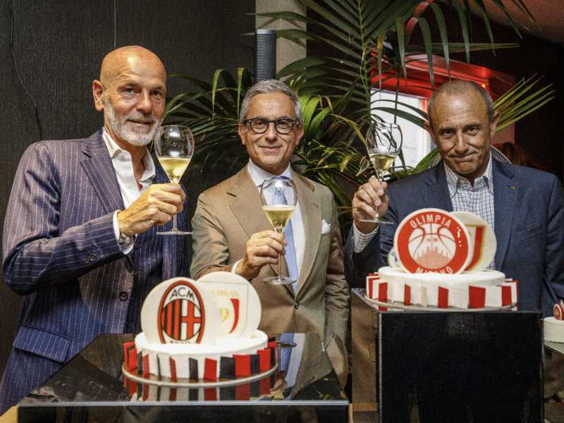 Brindisi scudetto alla House of Bmw con Stefano Pioli, Ettore Messina e il pres. e ad Massimiliano Di Silvestre di Bmw Italia (Foto Bmw Italia)<br />