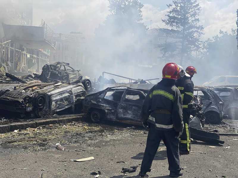Putin tiene in ostaggio l’Ucraina, la tortura e mente sui morti e sulle esecuzioni con i missili