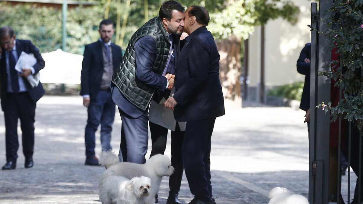 Immagine di Salvini vola dal Cav. in Sardegna. I due confermano: "Mai più governi con il M5s"