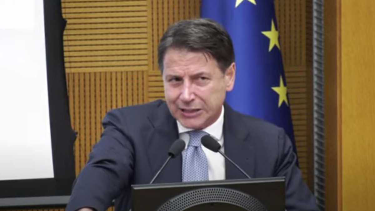 Immagine di Il M5s è un saloon: "Meritate gli sputi". "Traditori". "Piccioni viaggiatori"