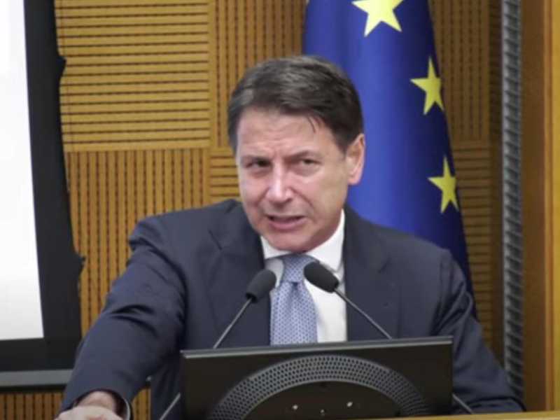 Il M5s è un saloon: "Meritate gli sputi". "Traditori". "Piccioni viaggiatori"