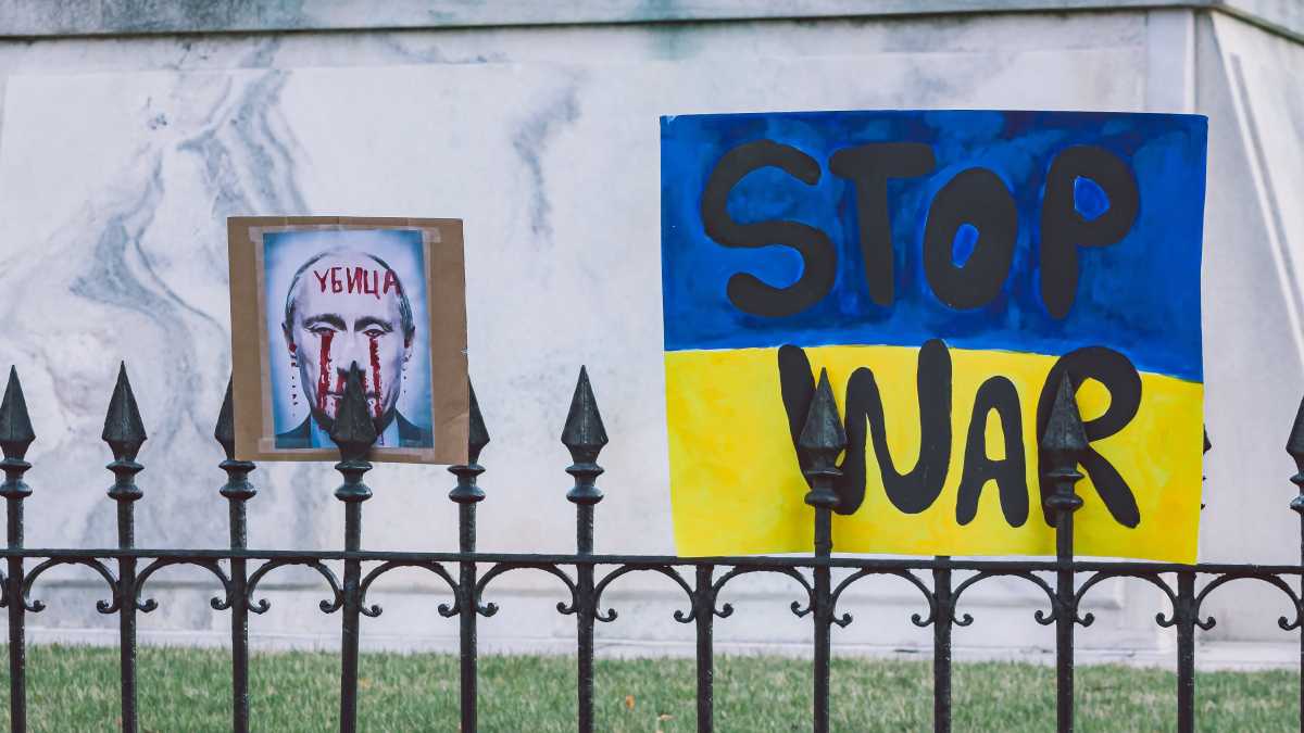 Immagine di La guerra, la pace e troppa chiacchiera