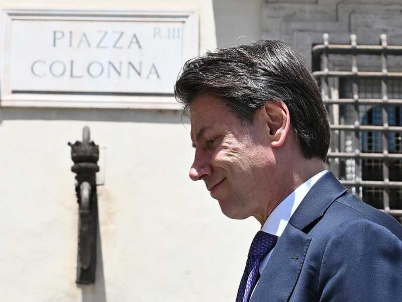 Il gioco dell'oca di Conte: "Sì a Draghi se dice ok ai 9 punti". Teme la scissione di Crippa