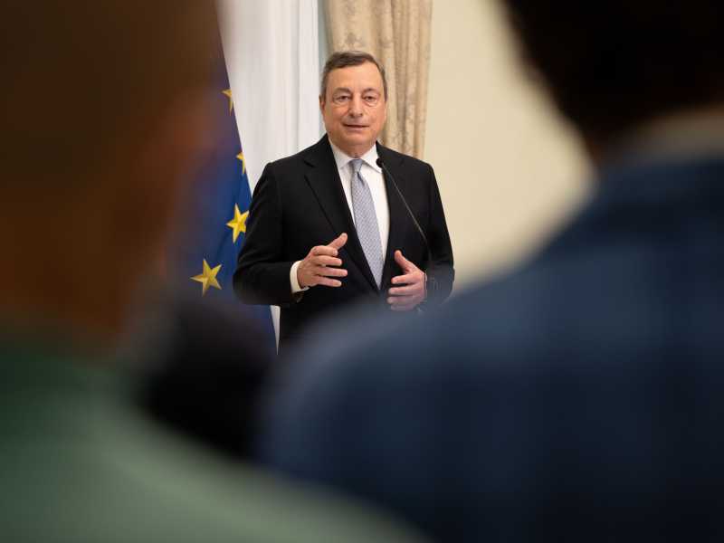 Crisi di governo, la lettera dei sindaci: "Draghi vada avanti"