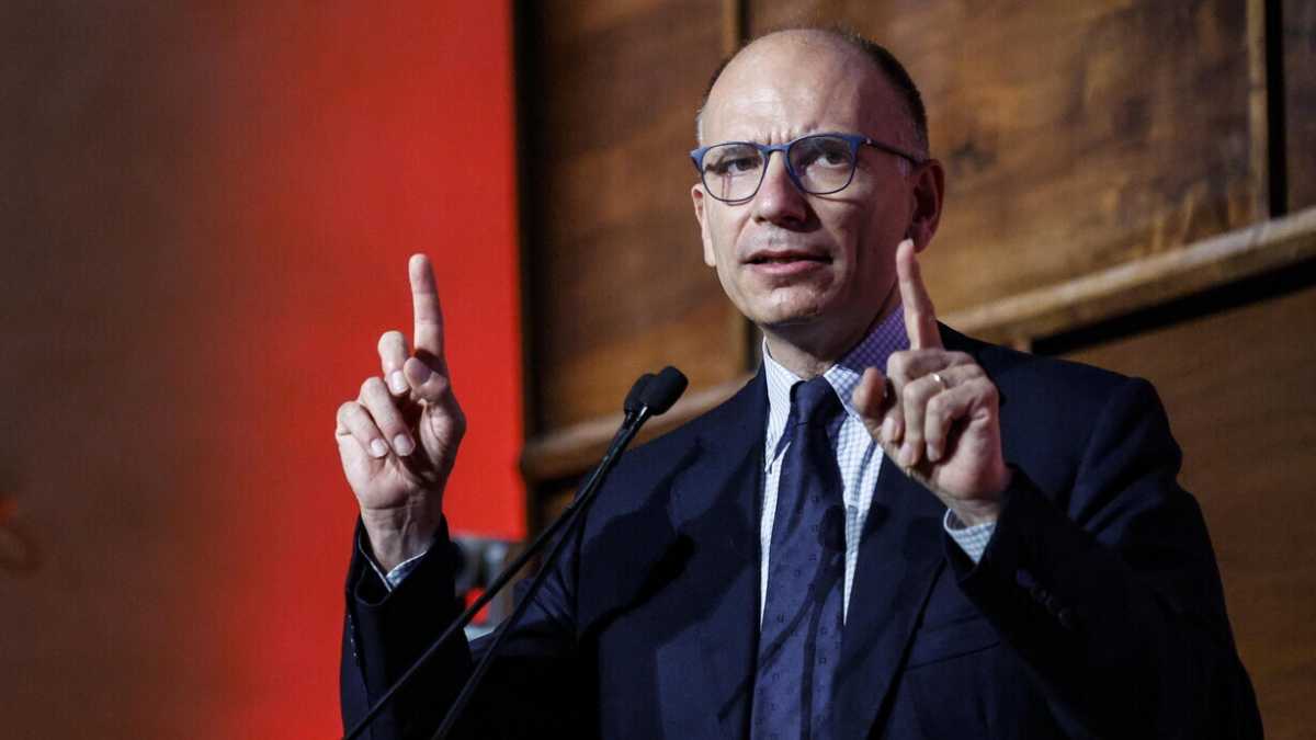 Immagine di Crisi di governo, Letta va a Palazzo Chigi da Draghi