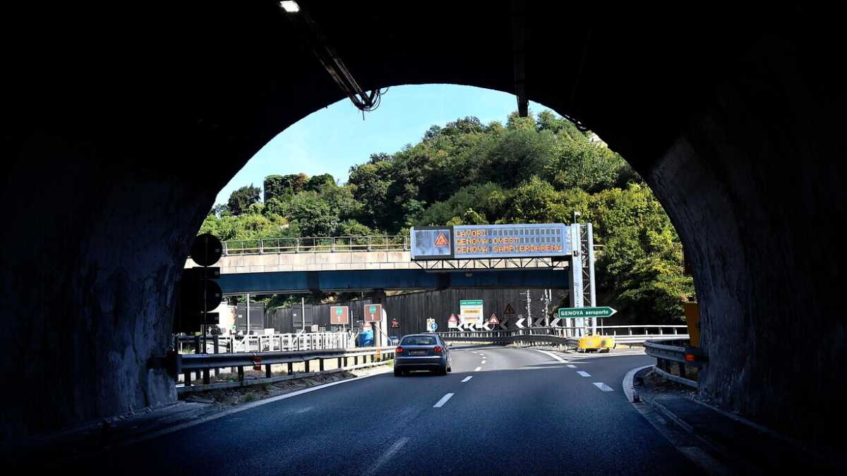 Immagine di Perché le decisioni del governo sulle autostrade sono uno stress test sullo stato di diritto