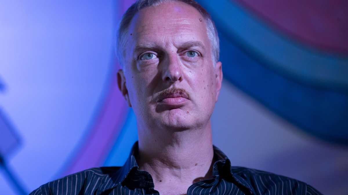 Immagine di Scurati sul Britannia. La preghiera a Draghi: non ti curar di loro