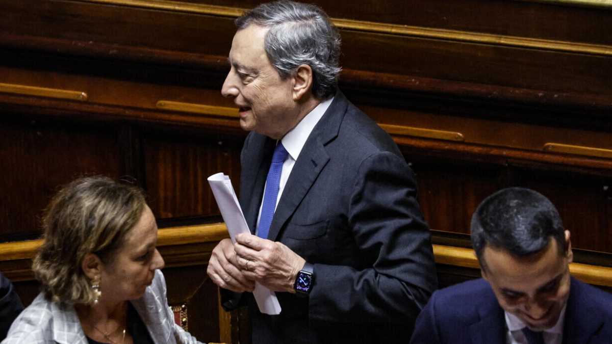 Immagine di Crisi di governo, gelo M5s in Senato: "Draghi non ci ha convinto"