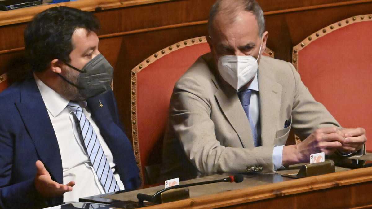 Immagine di La Lega presenta una risoluzione in Senato: "Sì a Draghi con un nuovo governo"